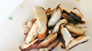 これでばっちり スライス干し椎茸の戻し方 ニュース ブログ 原木しいたけ通販なら へるしいたけ